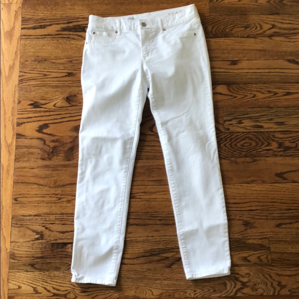 Women’s GAP white stretchy jeans: size 4